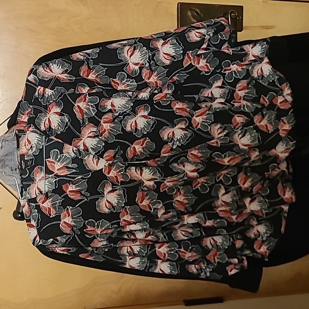 🚨2/$20🚨  WAS  $60.   ALFANI WOMAN 18W Faux wrap Blouse